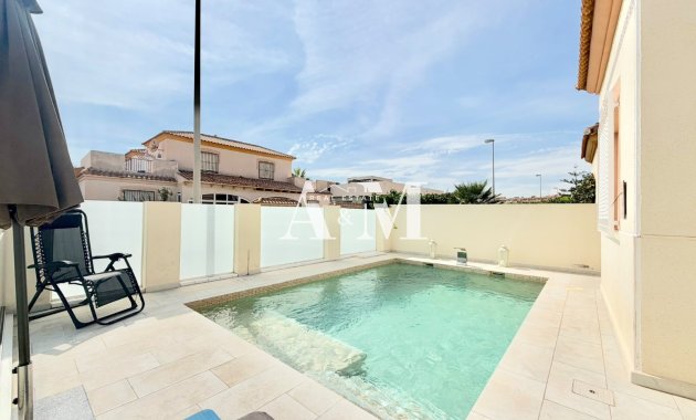 Resale - Chalet - Torrevieja - Aguas Nuevas - Torrelamata