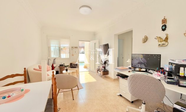 Resale - Chalet - Torrevieja - Aguas Nuevas - Torrelamata