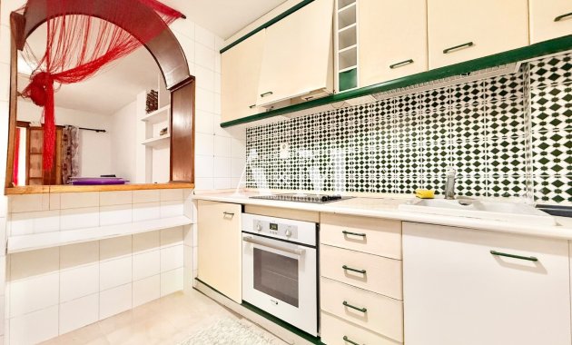 Resale - Apartment / flat - Torrevieja - Playa de los Locos