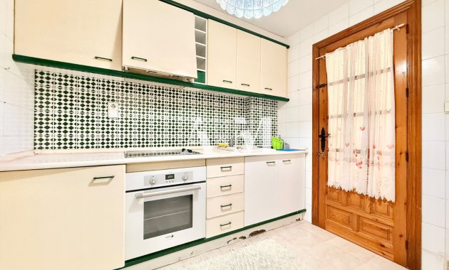 Resale - Apartment / flat - Torrevieja - Playa de los Locos