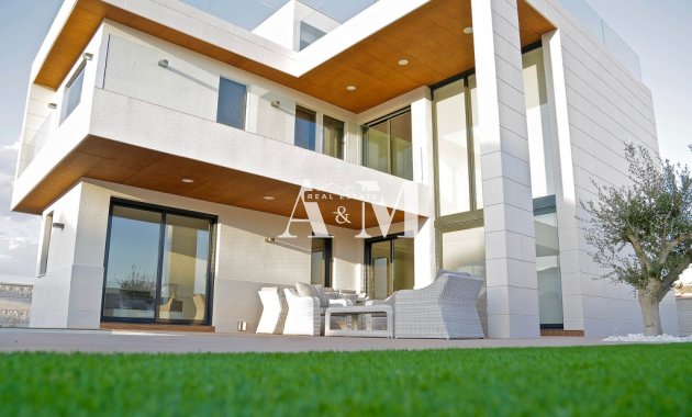 Obra nueva - Villa - Dehesa de Campoamor