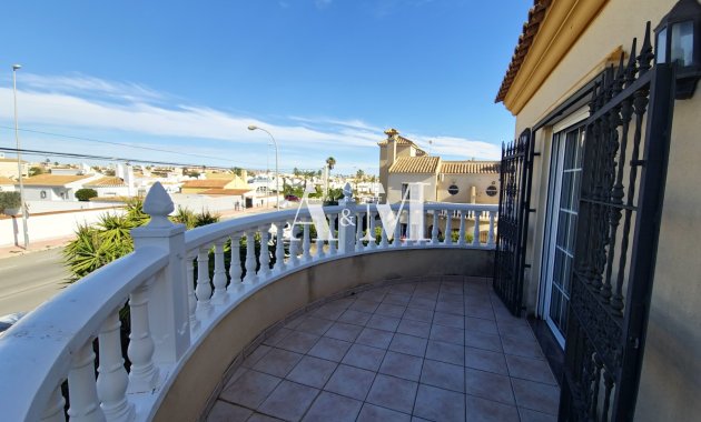 Alquiler a largo plazo - Chalet - Orihuela Costa - Playa Flamenca