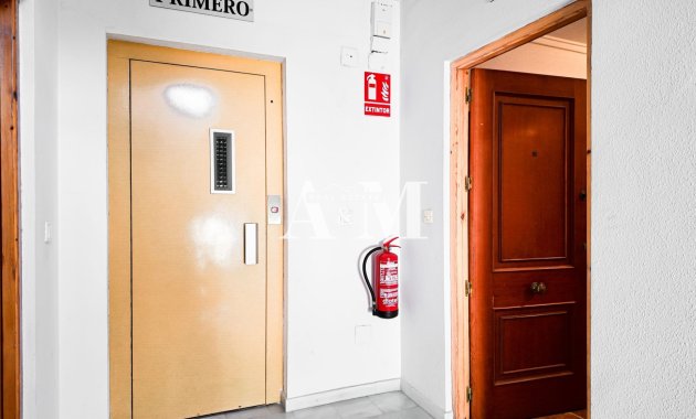 Resale - Apartment / flat - Torrevieja - El Acequión - Los Náufragos