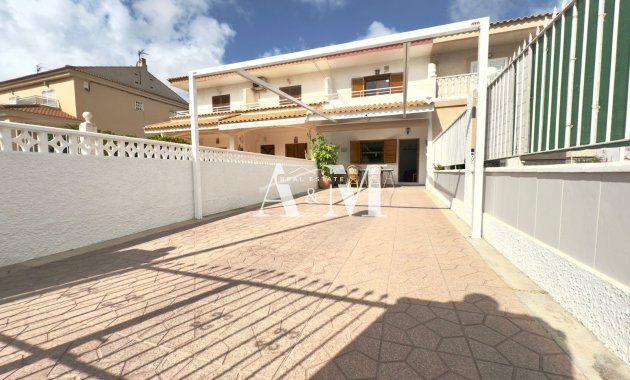 Location à long terme - Maison de ville - Los Alcazares