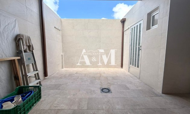 Location à long terme - Maison de ville - Los Alcazares