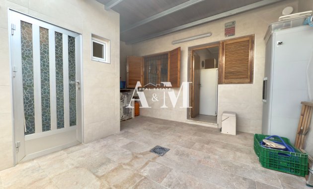 Location à long terme - Maison de ville - Los Alcazares