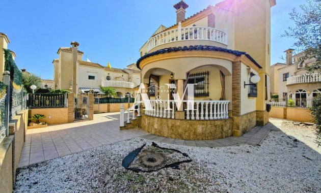 Alquiler a largo plazo - Chalet - Orihuela Costa - Playa Flamenca