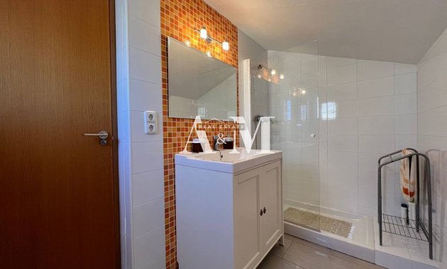 Alquiler a largo plazo - Chalet - Pilar de la Horadada