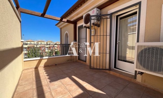 Alquiler a largo plazo - Chalet - Pilar de la Horadada