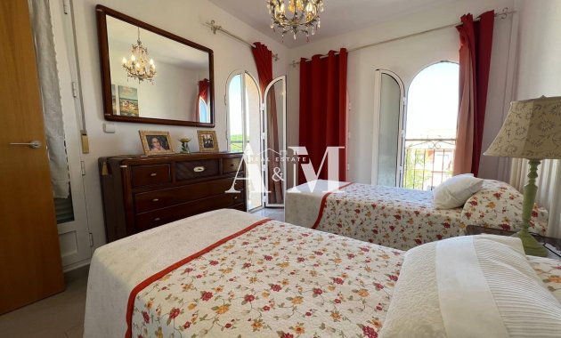 Alquiler a largo plazo - Chalet - Pilar de la Horadada