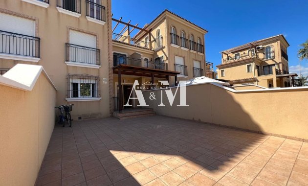 Alquiler a largo plazo - Chalet - Pilar de la Horadada