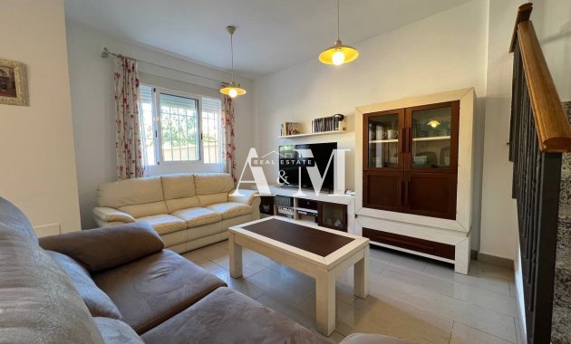 Alquiler a largo plazo - Chalet - Pilar de la Horadada