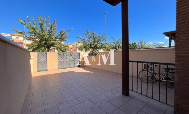 Alquiler a largo plazo - Chalet - Pilar de la Horadada