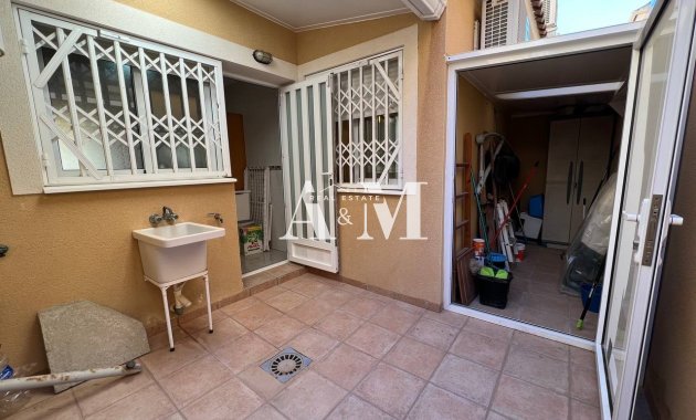 Alquiler a largo plazo - Chalet - Pilar de la Horadada