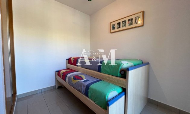 Alquiler a largo plazo - Chalet - Pilar de la Horadada