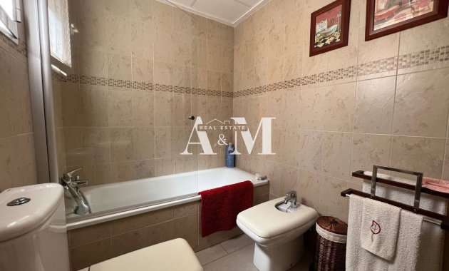 Alquiler a largo plazo - Chalet - Pilar de la Horadada