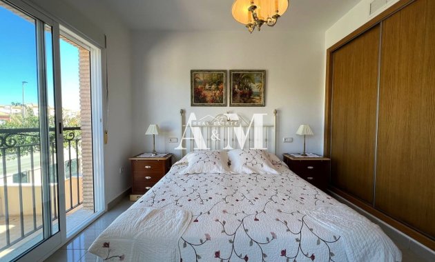 Alquiler a largo plazo - Chalet - Pilar de la Horadada