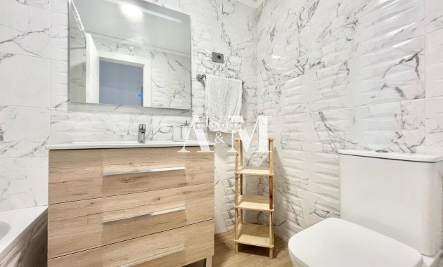 Alquiler a largo plazo - Apartamento / piso - Orihuela Costa - Punta Prima