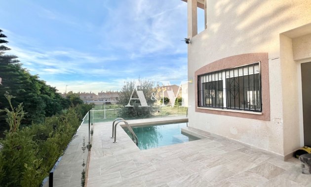 Location à long terme - Chalet - Torrevieja - Nueva Torrevieja - Aguas Nuevas