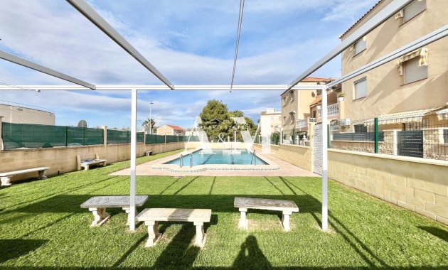 Alquiler a largo plazo - Bungalow - Torrevieja - Nueva Torrevieja - Aguas Nuevas