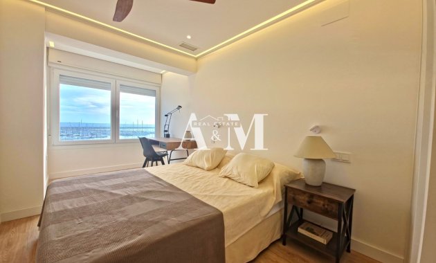 Alquiler a largo plazo - Apartamento / piso - Torrevieja - Centro