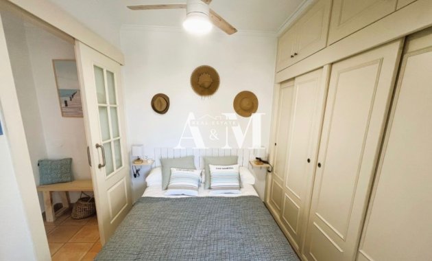 Alquiler a largo plazo - Apartamento / piso - Dehesa de Campoamor