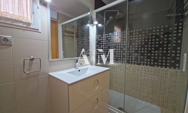 Alquiler a largo plazo - Ático - Torrevieja - Playa del Cura