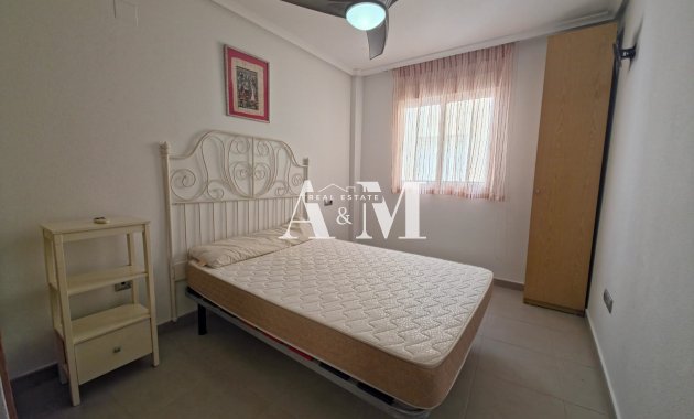 Alquiler a largo plazo - Ático - Torrevieja - Playa del Cura