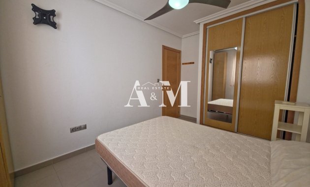 Alquiler a largo plazo - Ático - Torrevieja - Playa del Cura