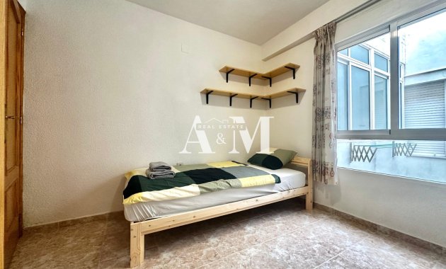 Alquiler a largo plazo - Apartamento / piso - Torrevieja - Playa de los Locos