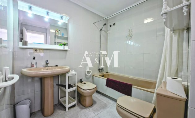 Alquiler a largo plazo - Apartamento / piso - Torrevieja - Playa del Cura