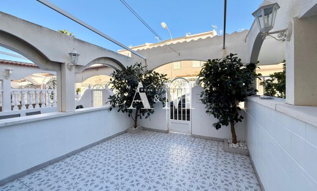 Alquiler a largo plazo - Adosado - Torre de la Horadada - Mil Palmeras