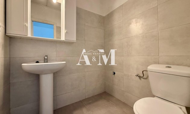 Alquiler a largo plazo - Comercial - Torrevieja - Centro