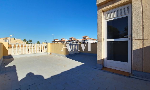 Alquiler a largo plazo - Chalet - Torrevieja - Torrelamata - La Mata