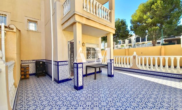 Alquiler a largo plazo - Chalet - Torrevieja - Torrelamata - La Mata