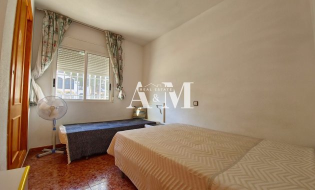 Alquiler a largo plazo - Chalet - Torrevieja - Torrelamata - La Mata