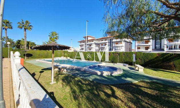 Alquiler a largo plazo - Chalet - Torrevieja - Torrelamata - La Mata