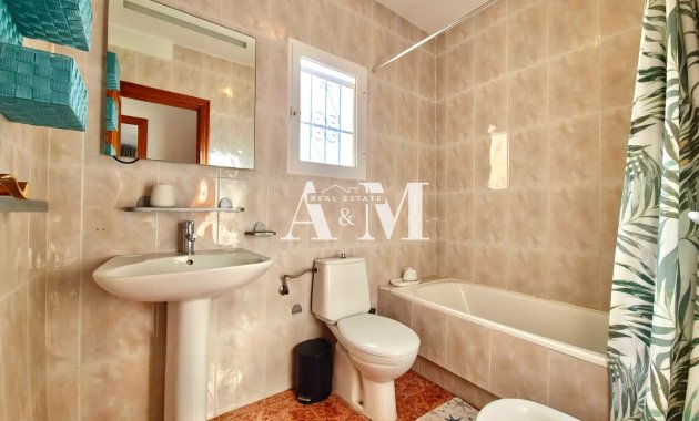 Alquiler a largo plazo - Chalet - Torrevieja - Torrelamata - La Mata