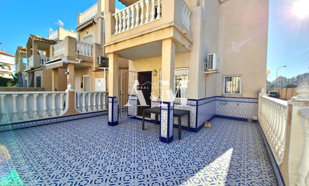 Alquiler a largo plazo - Chalet - Torrevieja - Torrelamata - La Mata