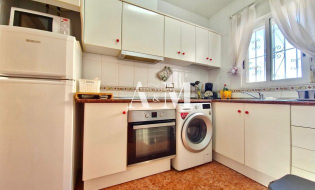 Alquiler a largo plazo - Chalet - Torrevieja - Torrelamata - La Mata