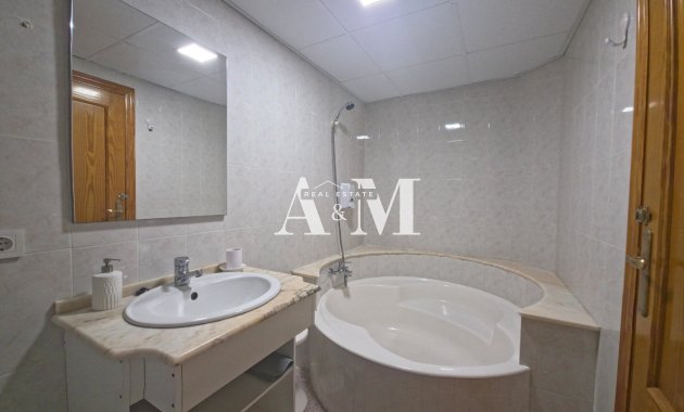 Alquiler a largo plazo - Apartamento / piso - Torrevieja - Torrelamata - La Mata