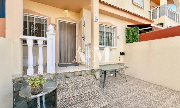 Alquiler a largo plazo - Bungalow - Orihuela Costa - La Florida