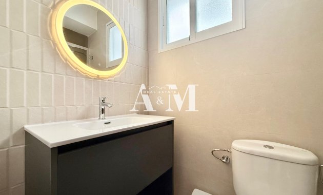 Alquiler a largo plazo - Apartamento / piso - Torrevieja - El Acequión - Los Náufragos