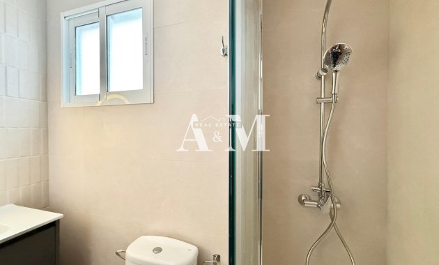 Alquiler a largo plazo - Apartamento / piso - Torrevieja - El Acequión - Los Náufragos