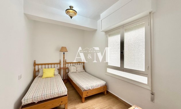 Alquiler a largo plazo - Apartamento / piso - Torrevieja - El Acequión - Los Náufragos