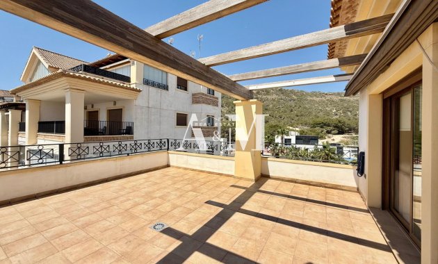 Alquiler a largo plazo - Ático - Guardamar del Segura - Urbanizaciones