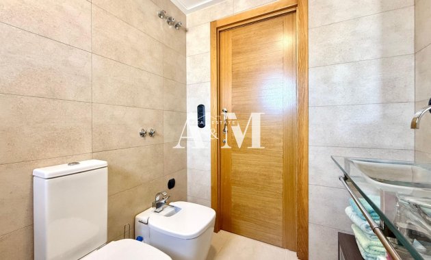 Alquiler a largo plazo - Ático - Guardamar del Segura - Urbanizaciones