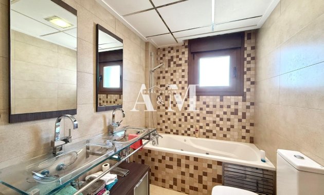 Alquiler a largo plazo - Ático - Guardamar del Segura - Urbanizaciones