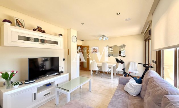 Alquiler a largo plazo - Ático - Guardamar del Segura - Urbanizaciones