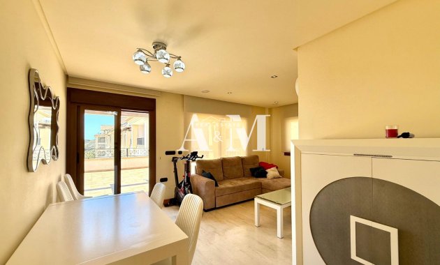 Alquiler a largo plazo - Ático - Guardamar del Segura - Urbanizaciones